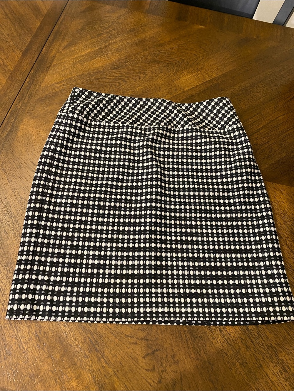 LOFT Ann Taylor Black & White Geometric Print Mini Pencil Skirt - Size 0